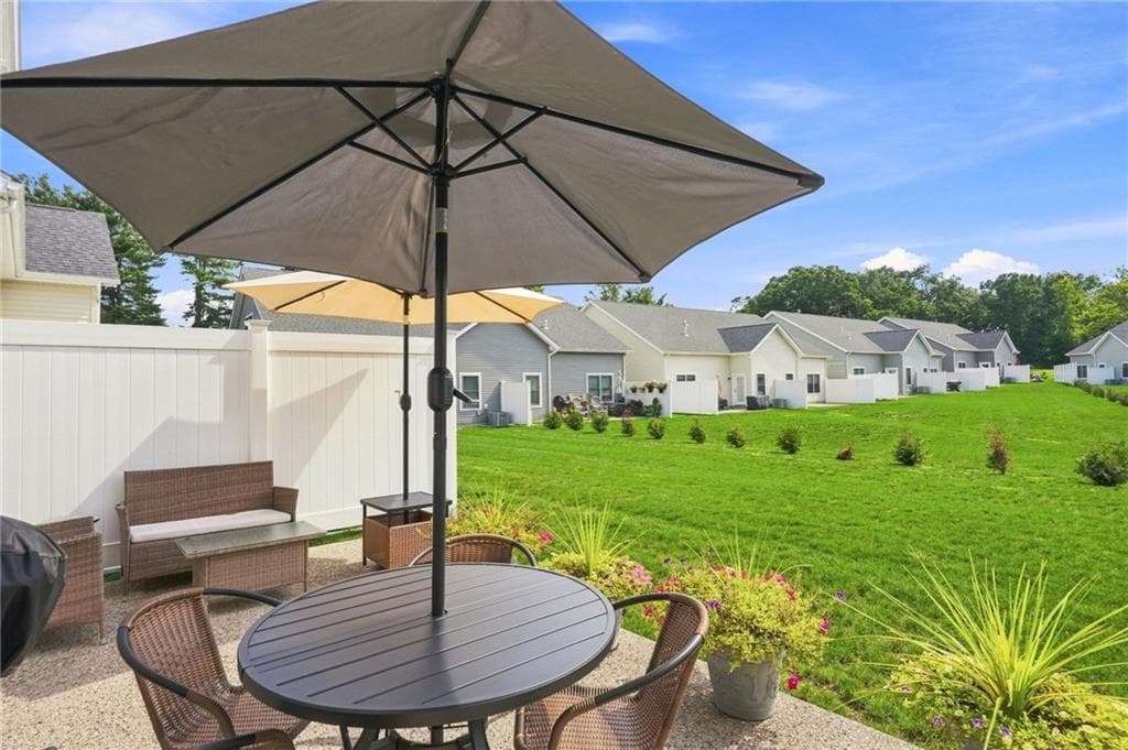 Condominium at 6 West Valley Circle, West Warwick, photo 44 of 45