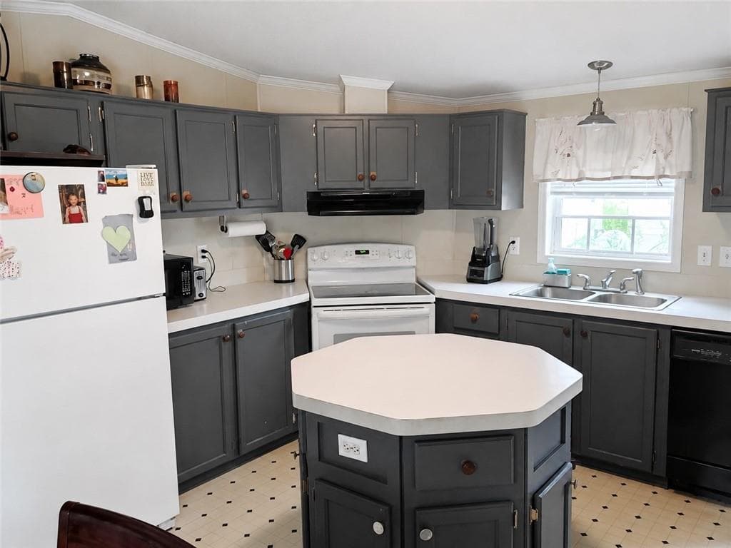Single Family Residence at 245 Manton Street, Pawtucket, photo 5 of 28