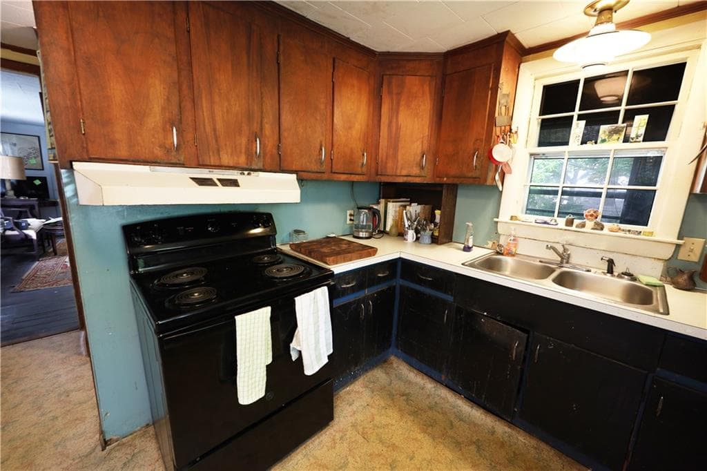 Single Family Residence at 77 Winter Street, South Kingstown, photo 9 of 17
