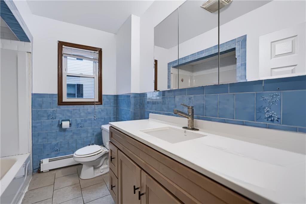 Multi Family at 25 Longfellow Terrace, Providence, photo 10 of 27