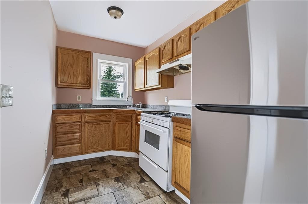 Multi Family at 25 Longfellow Terrace, Providence, photo 19 of 27