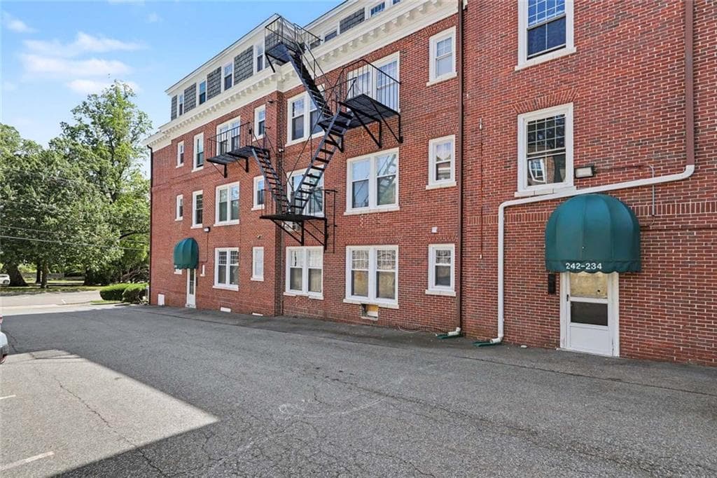 Condominium at 242 President Avenue UNIT 7, Providence, photo 39 of 42