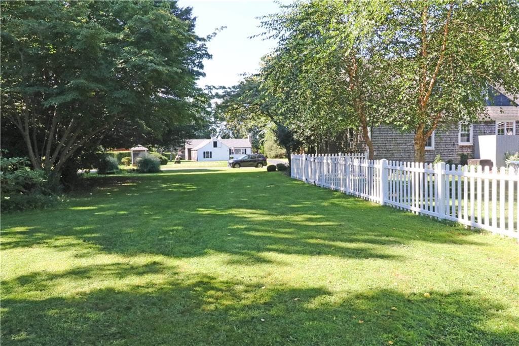 Single Family Residence at 5 North Drive, Middletown, photo 6 of 48