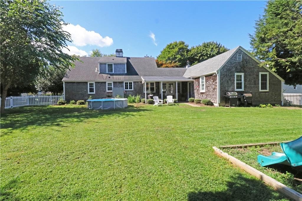 Single Family Residence at 5 North Drive, Middletown, photo 7 of 48