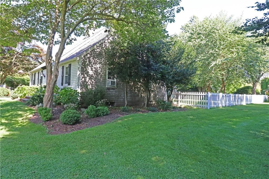 Single Family Residence at 5 North Drive, Middletown, photo 5 of 48