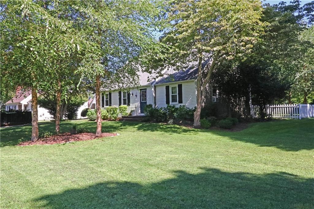 Single Family Residence at 5 North Drive, Middletown, photo 4 of 48