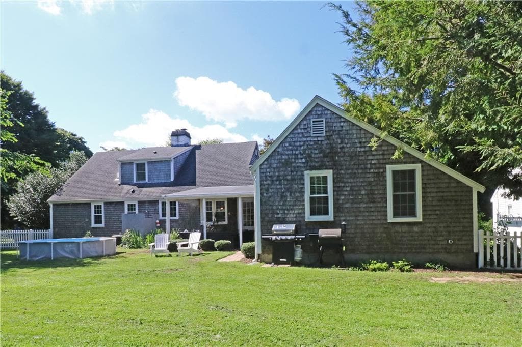 Single Family Residence at 5 North Drive, Middletown, photo 8 of 48
