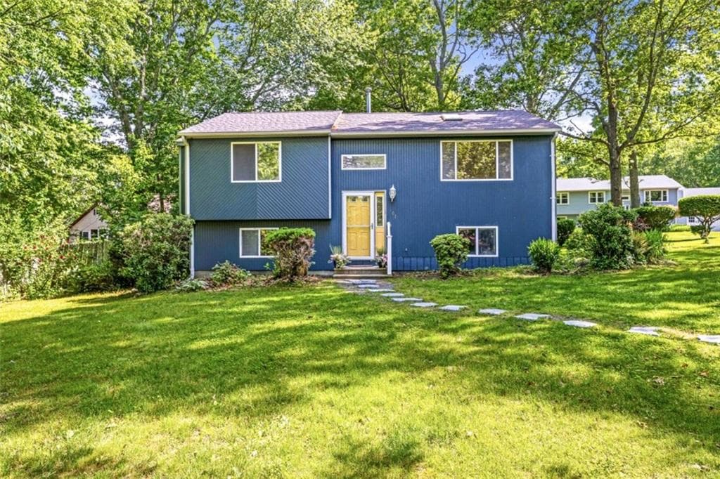 Single Family Residence at 107 Huckleberry Road, North Kingstown, photo 2 of 29