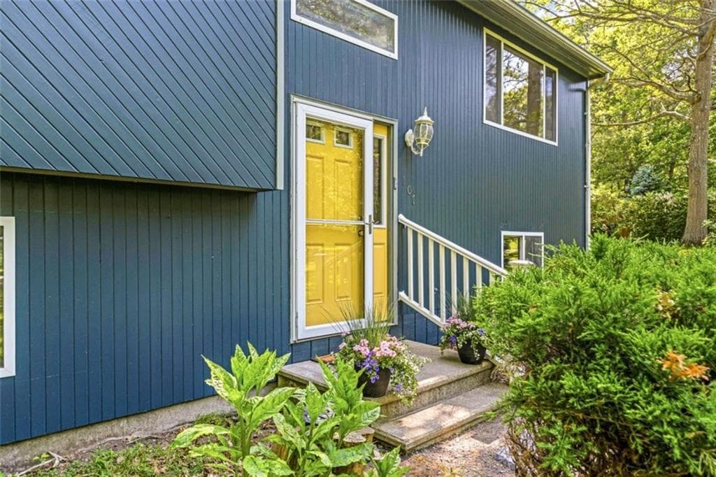 Single Family Residence at 107 Huckleberry Road, North Kingstown, photo 3 of 29