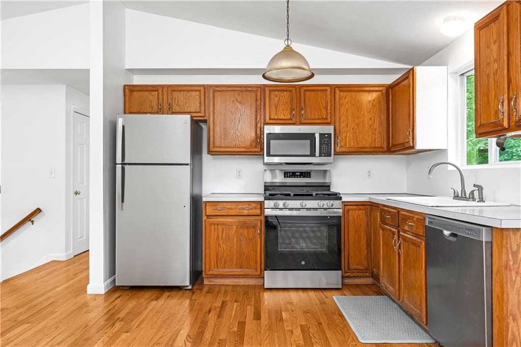 Single Family Residence at 107 Huckleberry Road, North Kingstown, photo 9 of 29