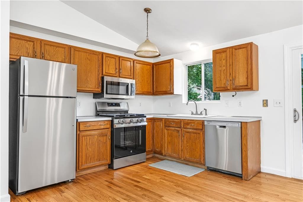 Single Family Residence at 107 Huckleberry Road, North Kingstown, photo 8 of 29