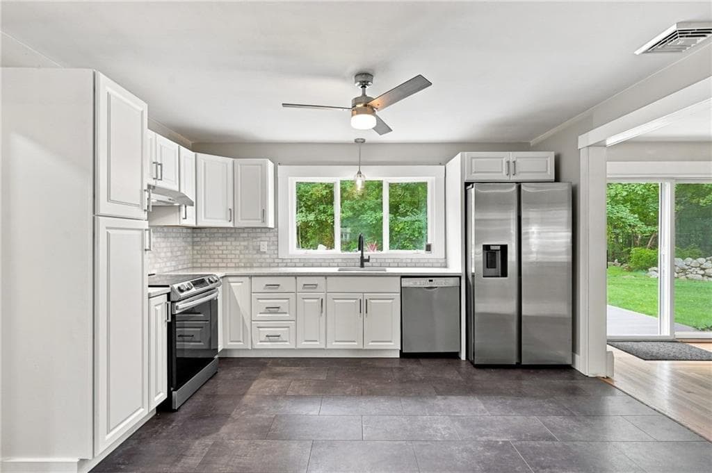 Single Family Residence at 110 Tower Hill Road, North Kingstown, photo 7 of 46