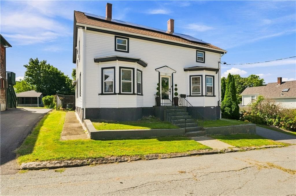 Single Family Residence at 185 Hilton Street, Tiverton, photo 4 of 47