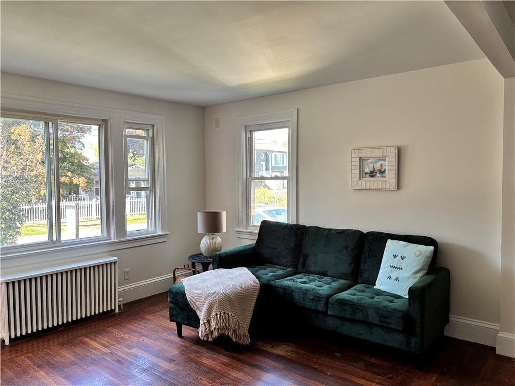 Single Family Residence at 56 Chesterfield Avenue, Warwick, photo 5 of 15