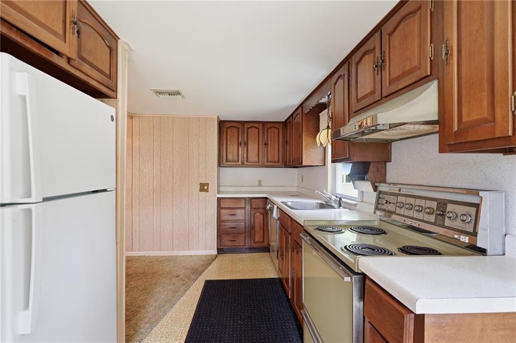 Single Family Residence at 1639 South County Trail, East Greenwich, photo 15 of 47