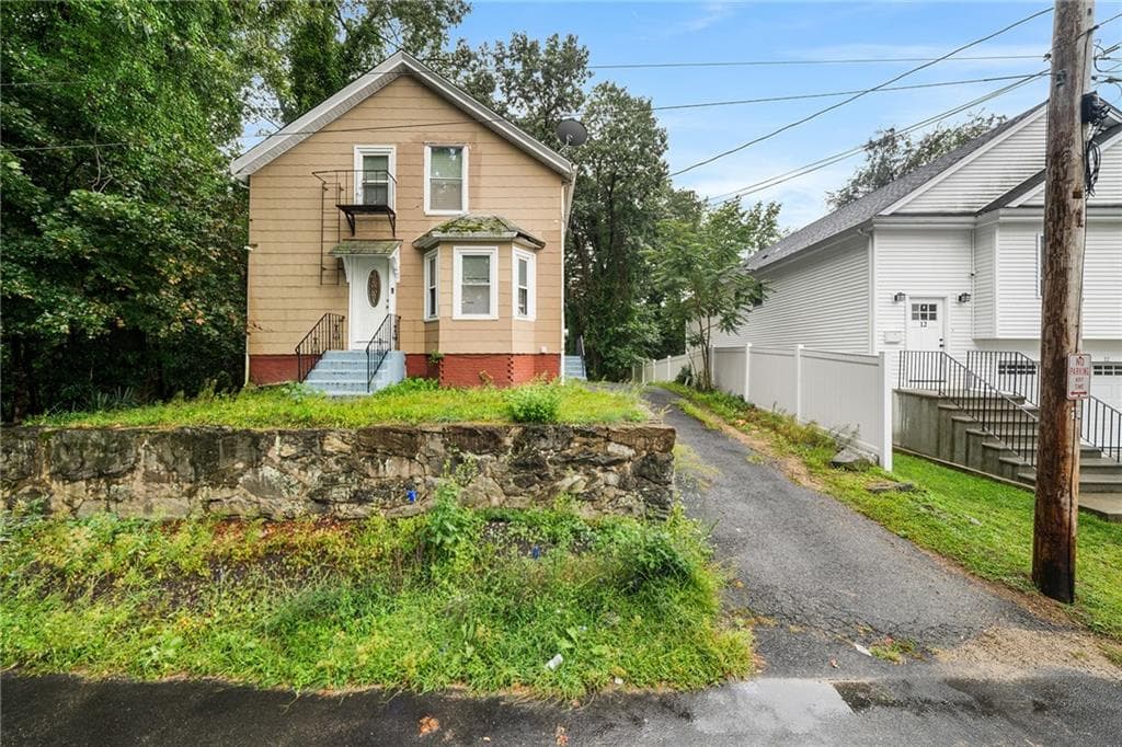 Multi Family at 8 Thomas Avenue, Pawtucket, photo 20 of 21
