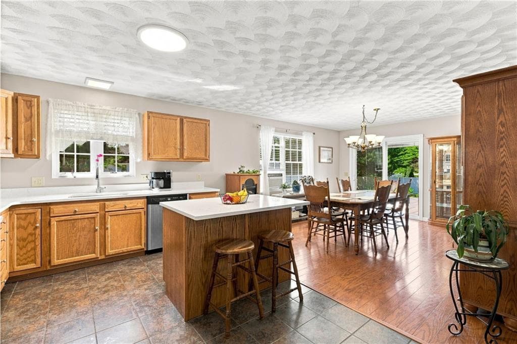 Single Family Residence at 101 Kingstown Road, Richmond, photo 10 of 50