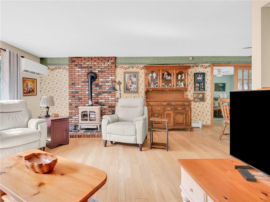 Single Family Residence at 285 Joslin Road, Burrillville, photo 6 of 41