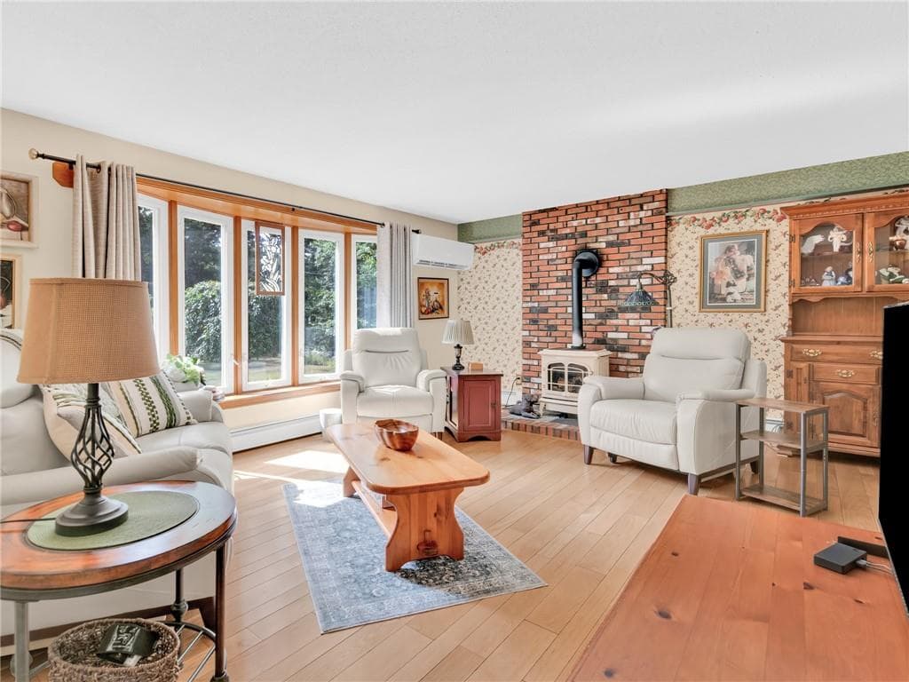Single Family Residence at 285 Joslin Road, Burrillville, photo 5 of 41