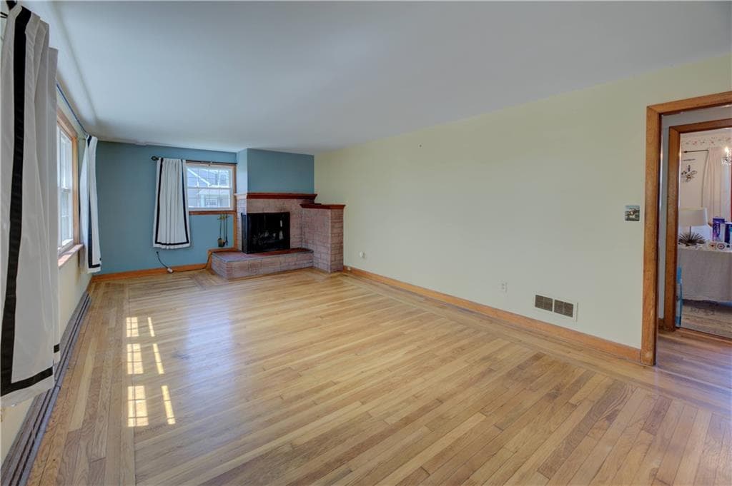 Single Family Residence at 343 Turner Road, Middletown, photo 5 of 38