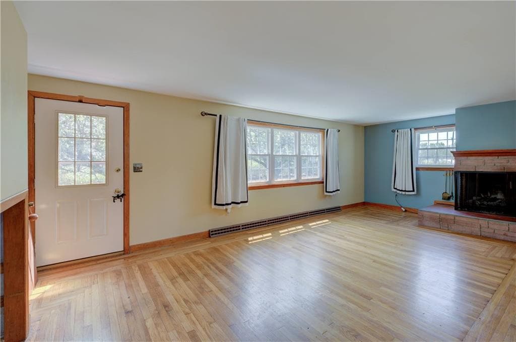 Single Family Residence at 343 Turner Road, Middletown, photo 4 of 38