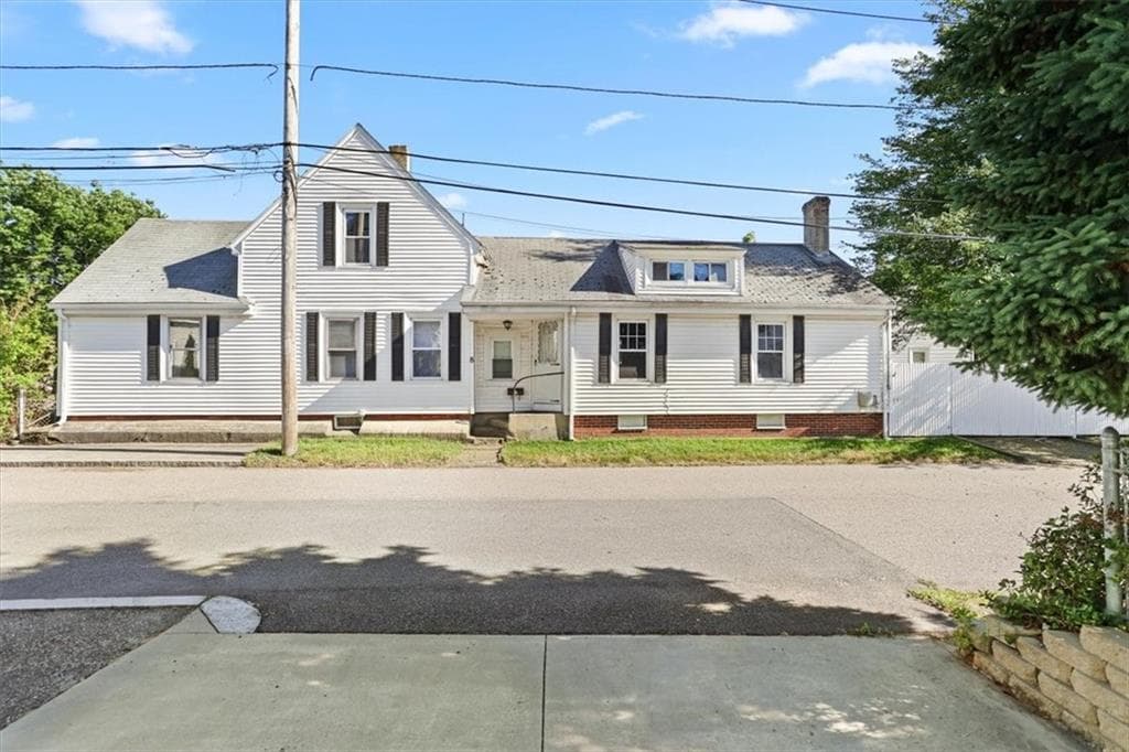 Multi Family at 6 Shore Road, East Providence, photo 6 of 43