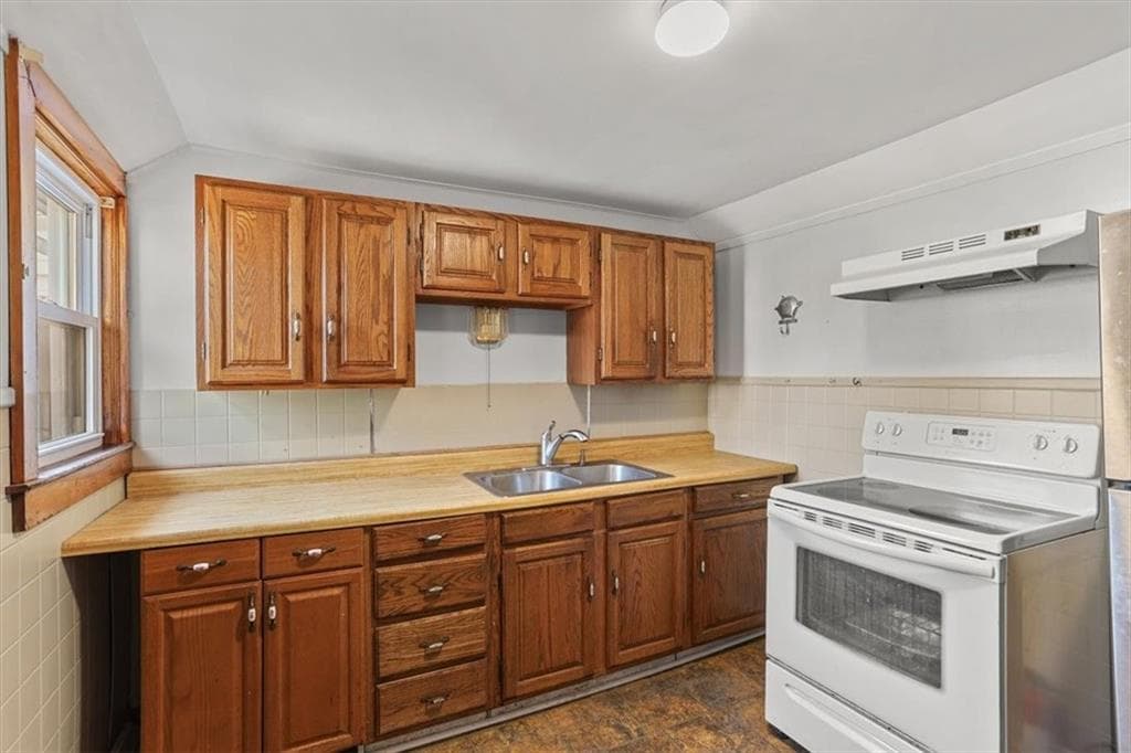 Multi Family at 6 Shore Road, East Providence, photo 7 of 43