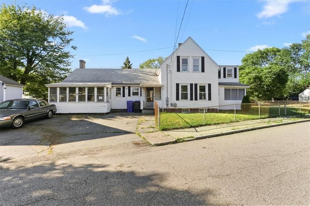 6 Shore Road