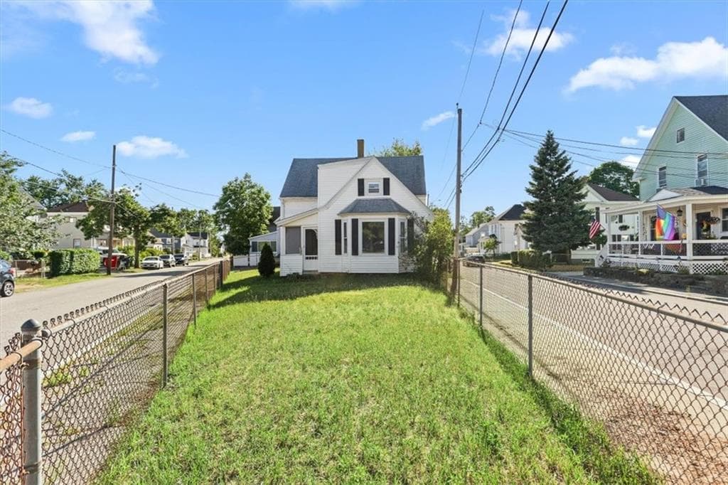 Multi Family at 6 Shore Road, East Providence, photo 5 of 43