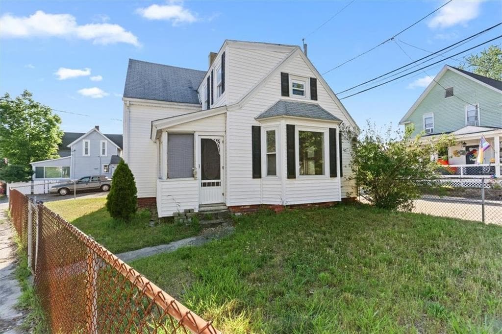 Multi Family at 6 Shore Road, East Providence, photo 4 of 43