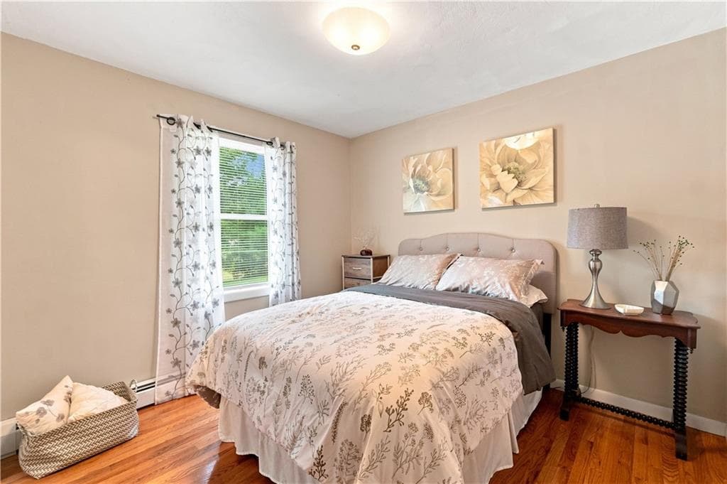 Single Family Residence at 32 Mountaindale Road, Smithfield, photo 18 of 39