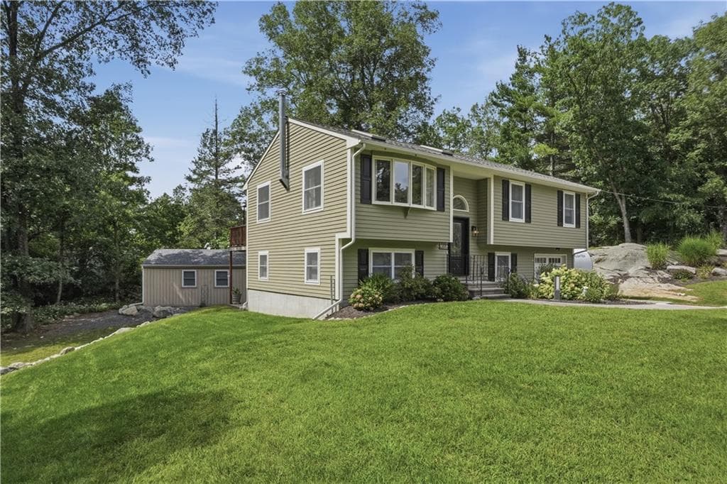Single Family Residence at 32 Mountaindale Road, Smithfield, photo 37 of 39