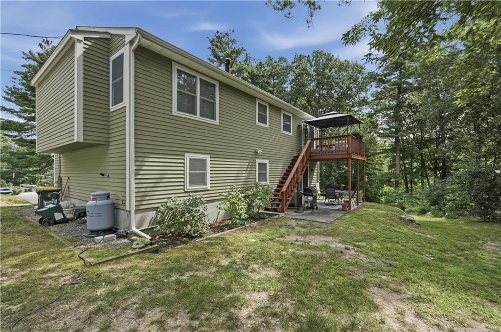 Single Family Residence at 32 Mountaindale Road, Smithfield, photo 35 of 39