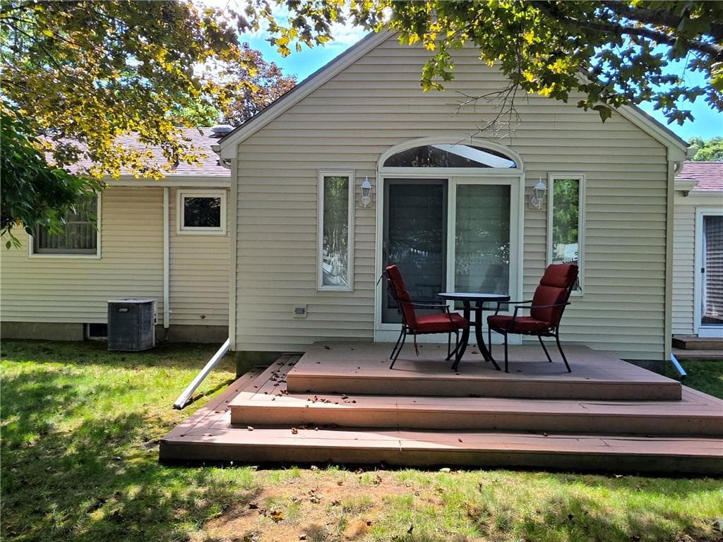 Single Family Residence at 8 CONTINENTAL Road, Smithfield, photo 2 of 29