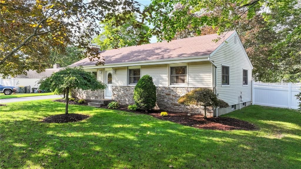 Single Family Residence at 8 CONTINENTAL Road, Smithfield, photo 3 of 29
