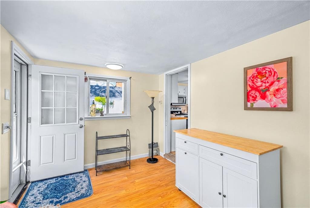 Single Family Residence at 30 Beacon Circle, Cranston, photo 13 of 49