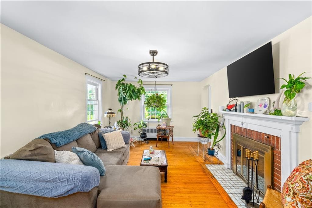 Single Family Residence at 30 Beacon Circle, Cranston, photo 17 of 49