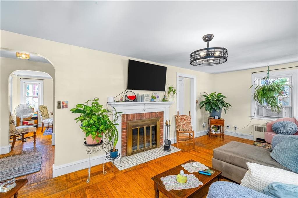 Single Family Residence at 30 Beacon Circle, Cranston, photo 16 of 49