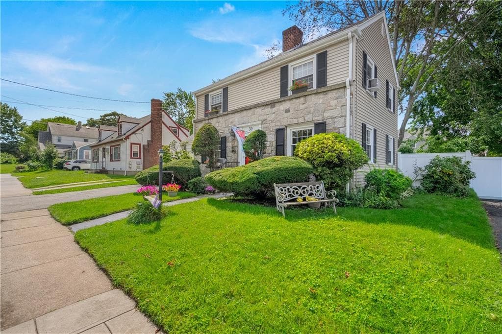 Single Family Residence at 30 Beacon Circle, Cranston, photo 3 of 49