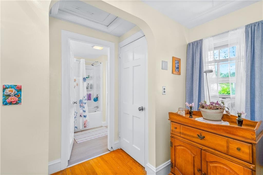 Single Family Residence at 30 Beacon Circle, Cranston, photo 20 of 49