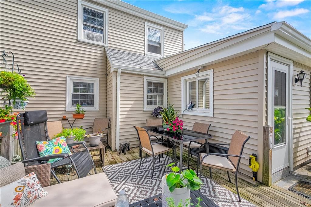 Single Family Residence at 30 Beacon Circle, Cranston, photo 34 of 49