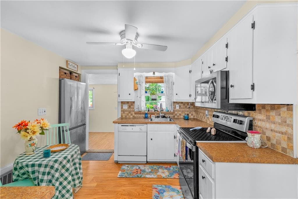 Single Family Residence at 30 Beacon Circle, Cranston, photo 10 of 49