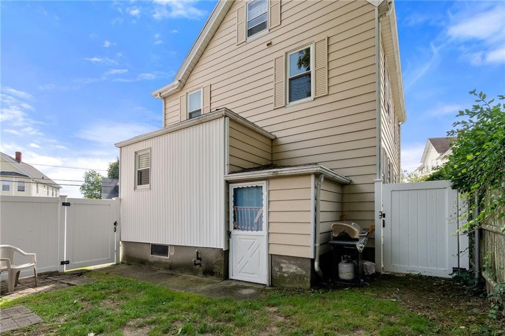 Condominium at 180 Beechwood Avenue UNIT 3, Pawtucket, photo 12 of 18