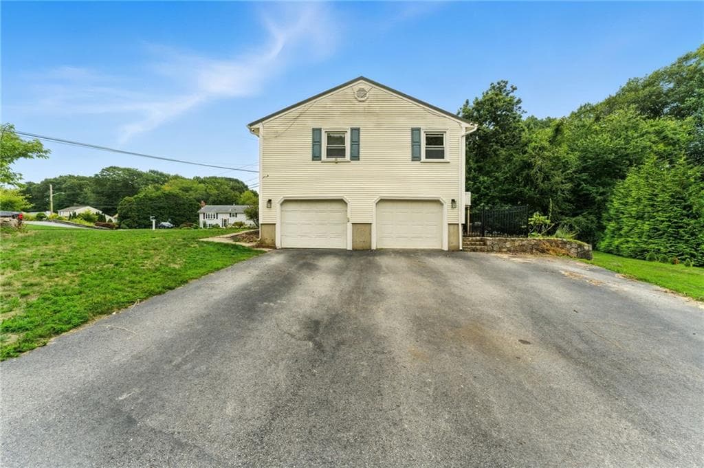 Single Family Residence at 30 Setian Lane, West Warwick, photo 6 of 48