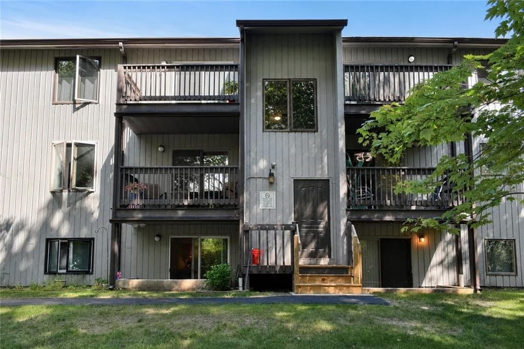 Condominium at West Warwick, photo 27 of 30