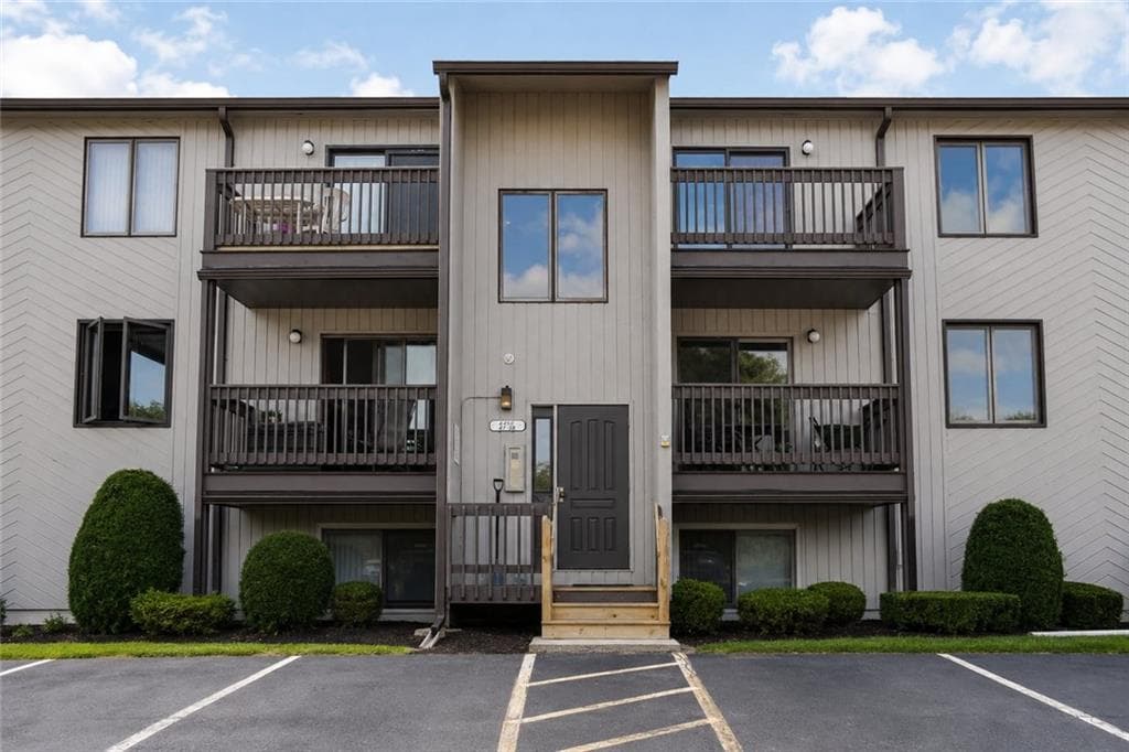 Condominium at West Warwick, photo 2 of 30