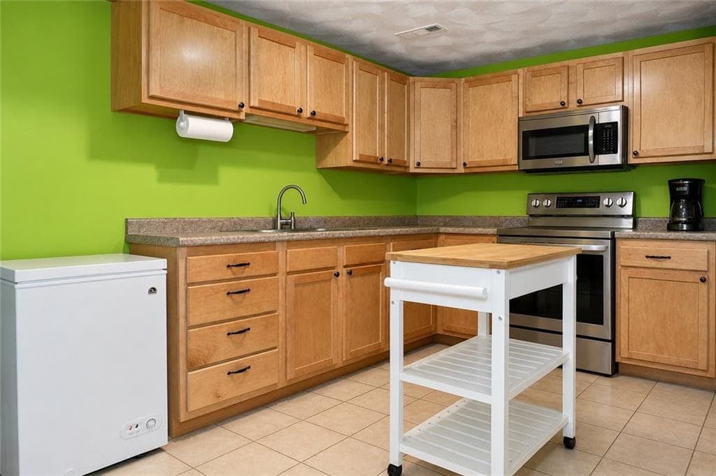 Condominium at West Warwick, photo 9 of 30