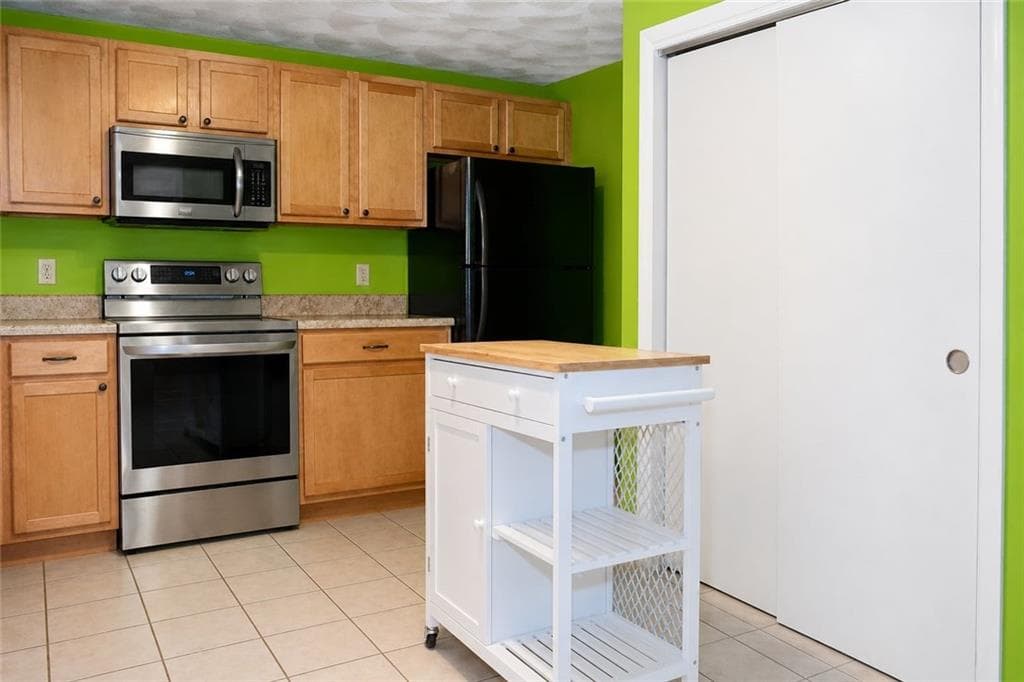 Condominium at West Warwick, photo 10 of 30