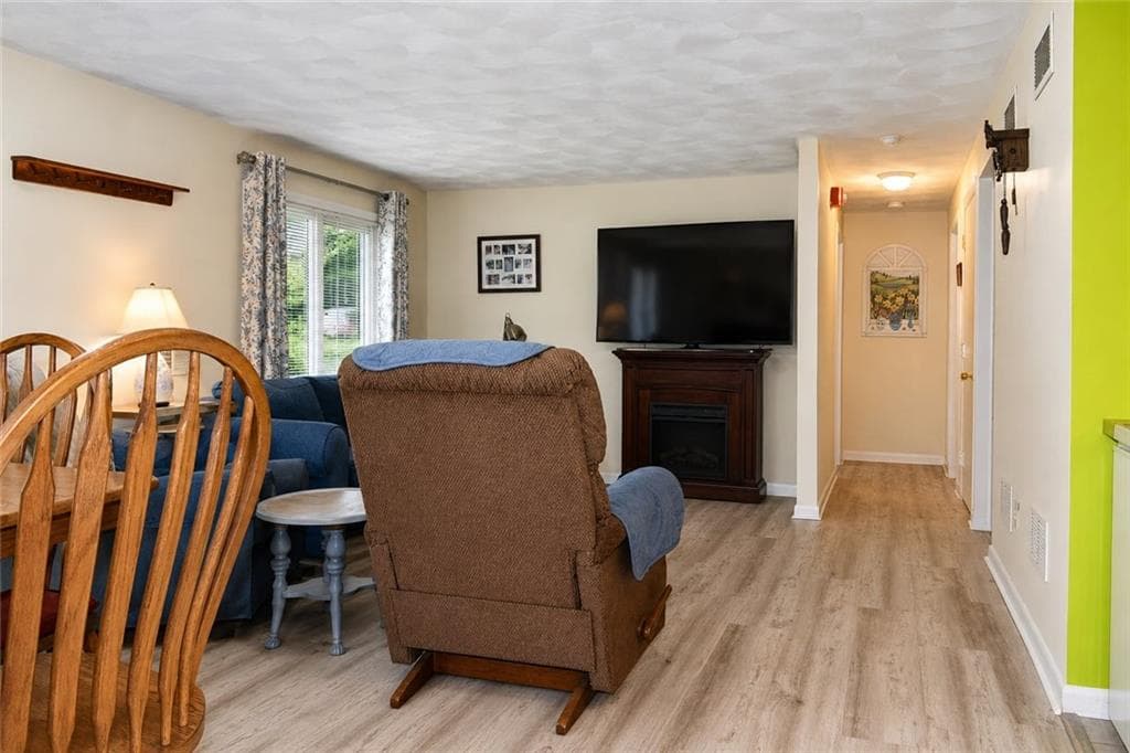 Condominium at West Warwick, photo 11 of 30