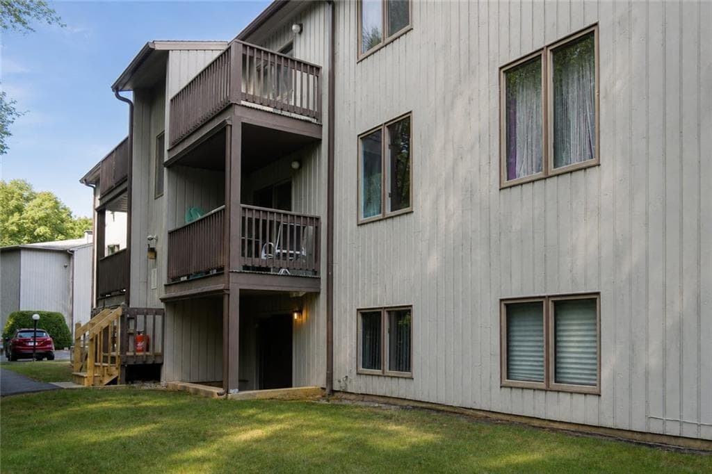 Condominium at West Warwick, photo 29 of 30